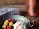 Black peppercorn, cardamom and raspberry sauce ice cream