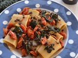 Paccheri con cavolo nero e ciliegino