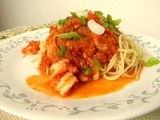 Spaghetti with prawns in tangy fiery sauce