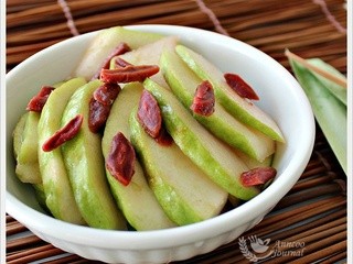 Sliced Guava with Dried Honey Peaches