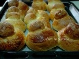 Brioche col tuppo siciliane farcite con nutella