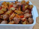 Patate con salsicce al forno