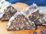 Piramidi al cioccolato dolce con biscotti veloce