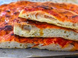 Pizza romana in teglia al pomodoro