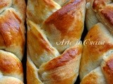Trecce di pan brioche al formaggio