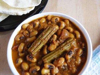 Chettinad Karamani Kara Kuzhambu / Black Eyed Peas Gravy