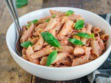 Snelle pasta met tomaten-roomkaassaus