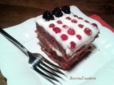 La mia imperfetta Red Velvet Cake senza glutine con swiss meringue buttercream e frutti rossi