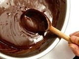 Chocolate glaze for mousse cakes