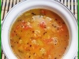 Thakali masiyal (Stew with pigeon peas and tomato)