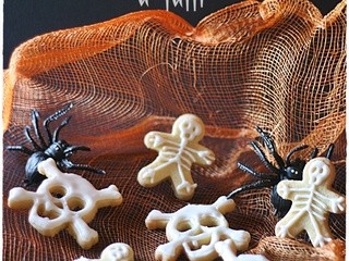 Biscotti teschio e scheletro… per Halloween! – Skeleton and Skull cookies for Halloween