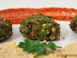 Falafel con hummus e salsa piccante