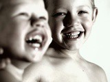 Έξυπνα tips για να εξασφαλίσετε παιδικά χαμόγελα στα «κλικαρίσματα» της φωτογραφικής σας μηχανής