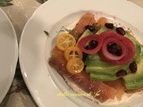 Crostoni con salmone marinato al tè nero