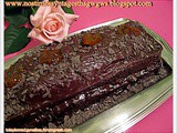 Vanilla cake filled with apricot jam