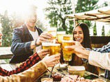 15 Different Types of Beer in 8 Categories (+ Tips to Match Flavors)