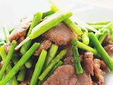 Pork slices asparagus