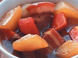 Red and white radish stew meat