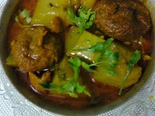 Bottle Gourd Gravy / Bengali Lau Borir Jhol