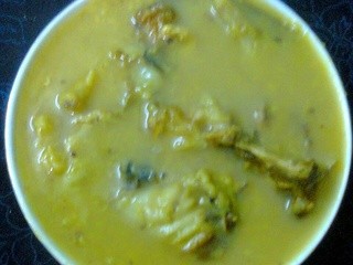 Golden Lentils (Moong Dal) With Fish Head / Bengali Recipe - Moong Daler Murighanto