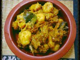 Kunchi Pathil / Kakka Roti / Steamed Rice Dumplings In Meat Gravy