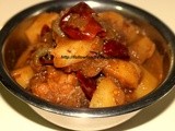 Potato Pepper Chicken curry / Milagu Kozhi kilangu Kulambu