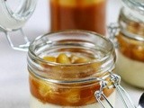 Panna cotta al mascarpone con mele e salsa mou