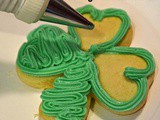 Frosting Sugar Cookies Quickly