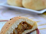 Eggless Stuffed Bread Rolls