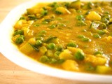 Coconut Curry with Zucchini and Green Peas