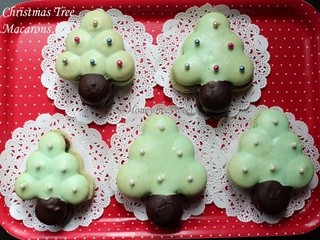 Christmas Tree Macarons & Merry Christmas