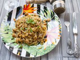 Linguine aglio e prezzemolo Filotea con funghi e salsa di noci