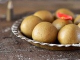 Bajra & Paneer Ladoo (Pearl Millet & Cottage Cheese Ladoo) - Guest Post for Karthi