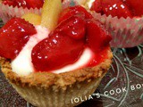 Oat tarts with yogurt – strawberries & loquat