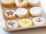 How to paint Spring flowers on cookies with natural food coloring