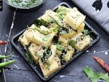 Mag ni daal lasniya dhokla - Yellow moong daal garlicky steamed cake ~ Kem Cho :)