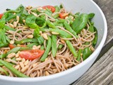 Spelt pasta met tomaatjes en pijnboompitten