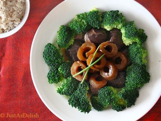 Braised Mushroom & Sea Cucumber with Broccoli