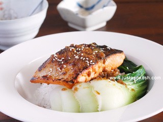 Crispy Salmon with Ginger Soy Sauce