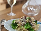 Linguini with broccoli and clams
