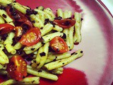 Caserecce con cipolla rossa pomodorini e battuto di olive verdi