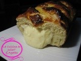 Brioche farcie au Brie Snack de Damafro et prosciutto/Brie Snack of Damafro wrapped in prosciutto and brioche