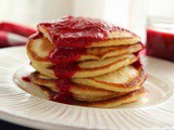 Yeast pancakes with raspberry sauce