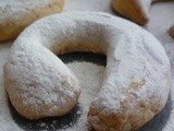 Christmas baking: vanilla crescents (vanillekipferl)