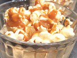 Cheesecakeglass med kolasås och popcorn