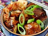 Chiftelute coreene cu kimchi de varza