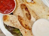 Tortillas y envolturas con dos salsas