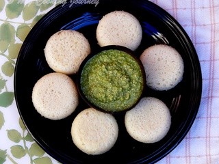Sannas From Goa with Special Goan Coconut Chutney – Steamed Yeasted Rice cakes with Coconut Green Chutney