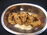 Ari vada / Deep fried rice flour fritters