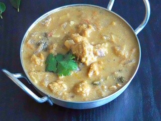 Chettinad Pakoda Kuzhambu | Lentil Fritters Coconut Curry | sn Challenge